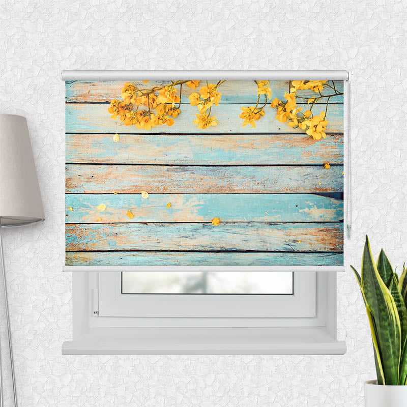 Fotorollo Gelbe Blueten auf Vintage Holz