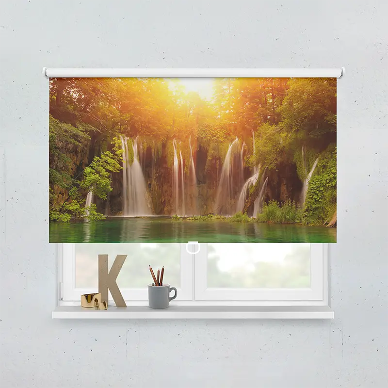 Spring Rollo Motiv Waldsee Wasserfall