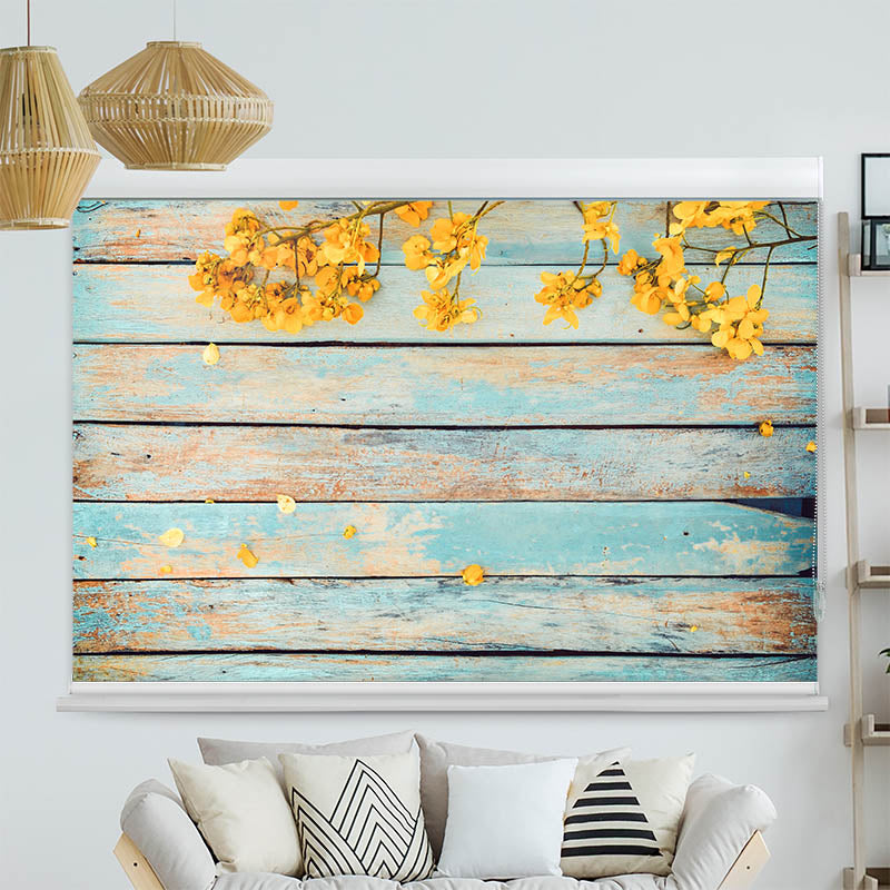 Kassettenrollo Motiv Gelbe Blueten auf Vintage Holz