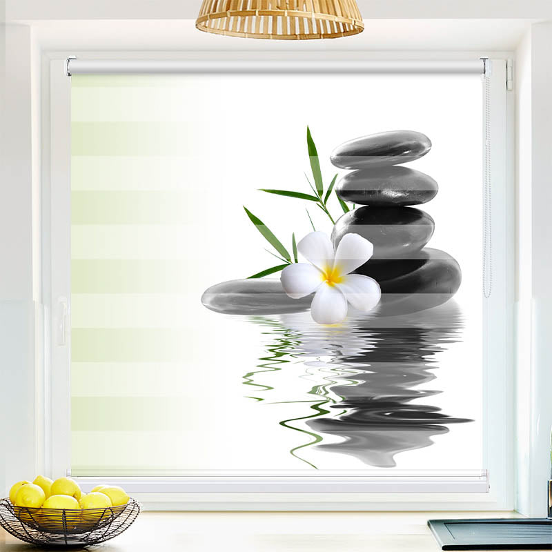 Fotorollo Frangipani Steinturm Wasser