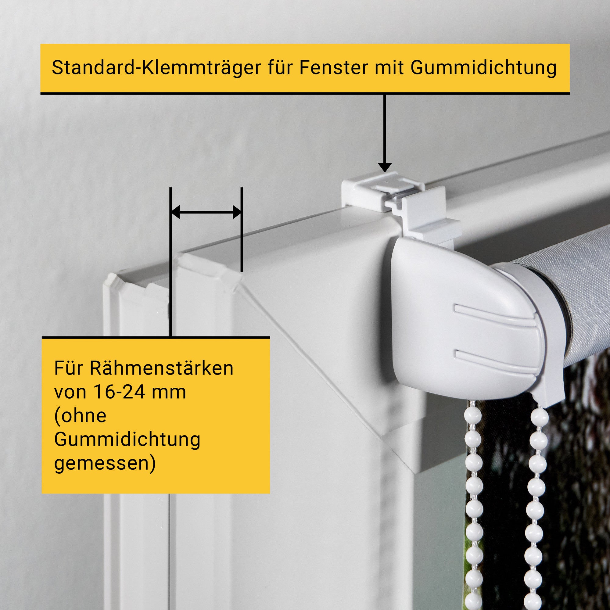 Klemmrollo auf einem Fensterflügel mit Standard-Klemmträgern