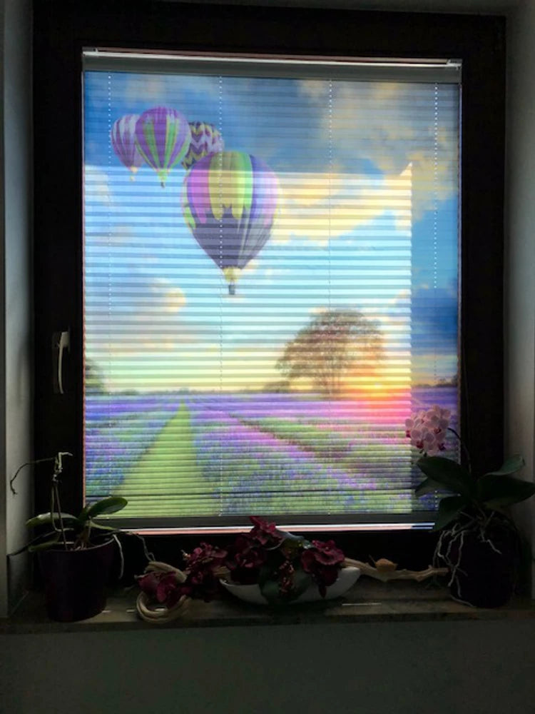 Plissee bedruckt mit einem Lavendelfeld und Heissluftballongs