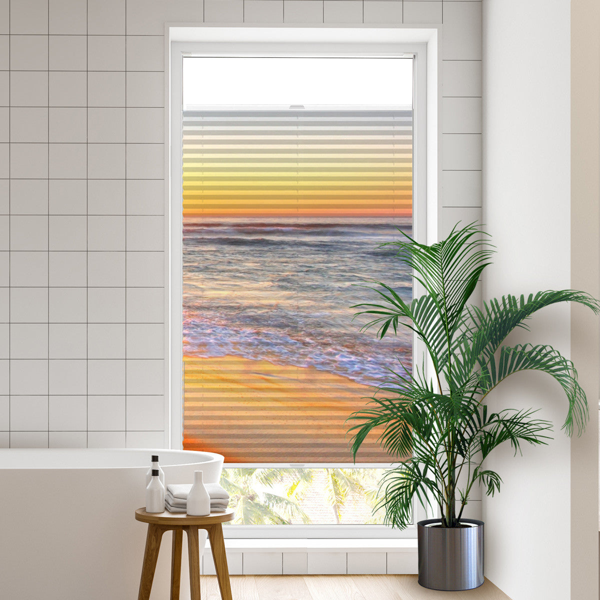 Badezimmerfenster mit Plissee Meer Sonnenuntergang