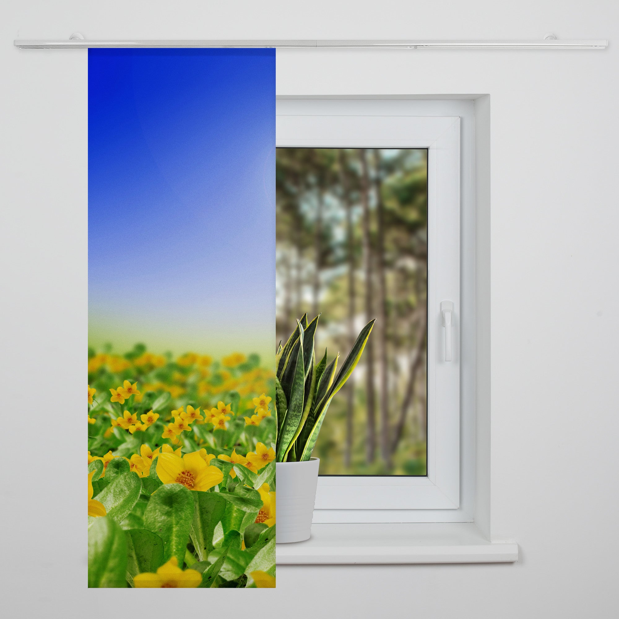 Schiebegardine verdunkelnder Stoff innen am Fenster bedruckt mit Blumenmotiv