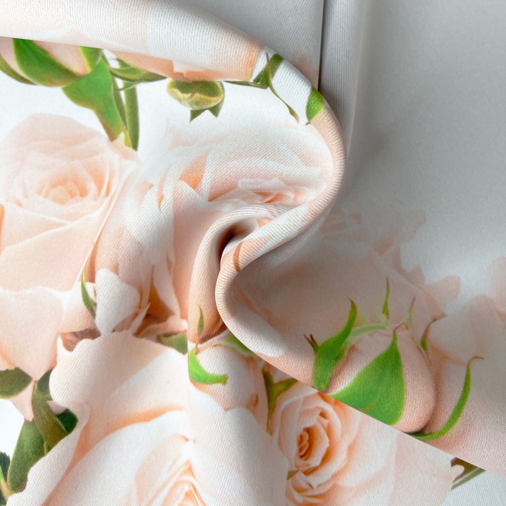 Stoff Seidentouch mit Rosenmotiv
