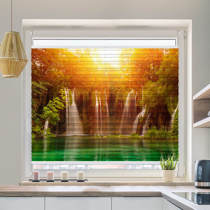 Wabenplissee Motiv Waldsee Wasserfall Sonnenlicht