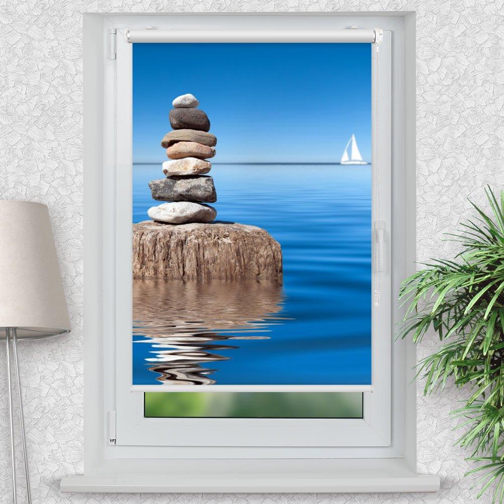 Rollo Motiv "Steinturm Ozean" - ohne bohren - Klemmrollo bis 150 cm Breite - Klemmfix mit Fotodruck - blickdicht - La-Melle