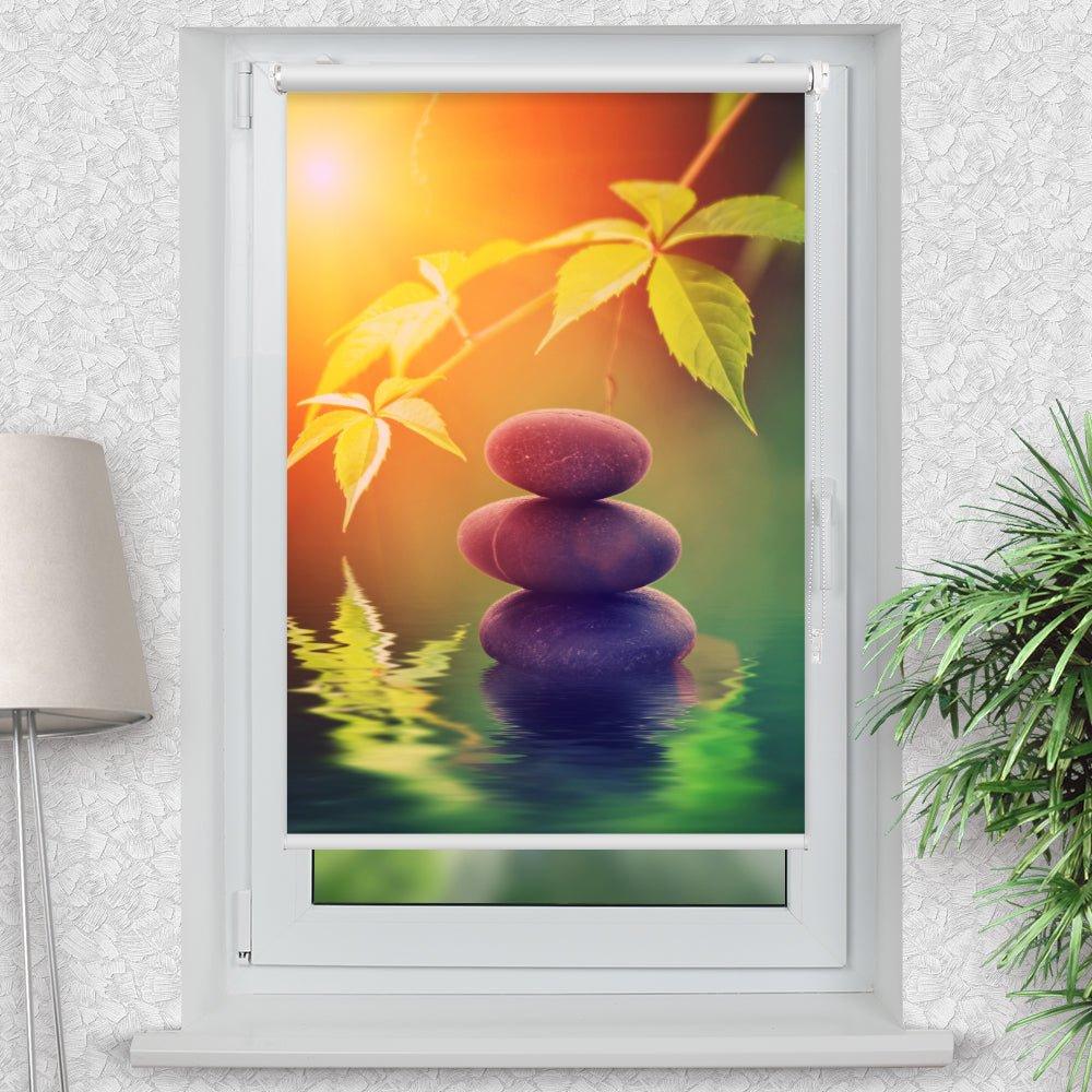 Rollo Motiv "Steinturm Wasser Licht" - ohne bohren - Klemmrollo bis 150 cm Breite - Klemmfix mit Fotodruck - blickdicht - La-Melle
