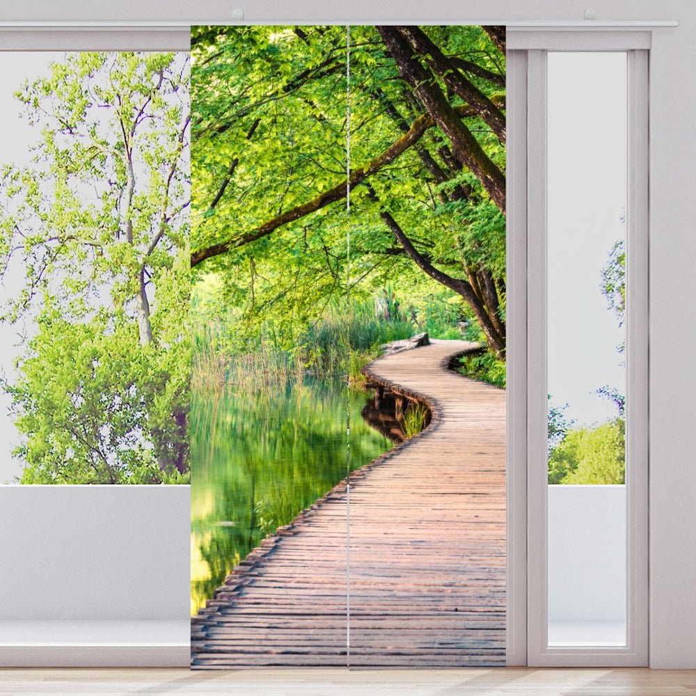 Schiebegardine Motiv "Wald Teich Steg" - La-Melle