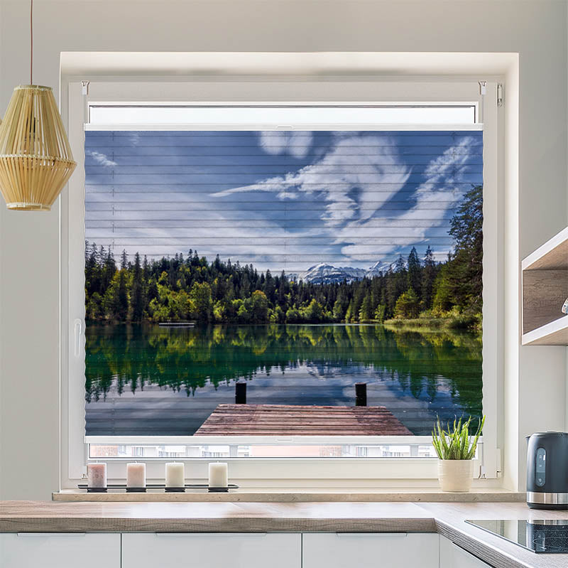 Wabenplissee Motiv Bergsee im Wald