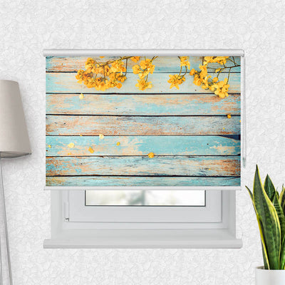 Fotorollo Gelbe Blueten auf Vintage Holz