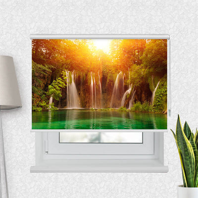 Fotorollo Waldsee Wasserfall Sonnenlicht