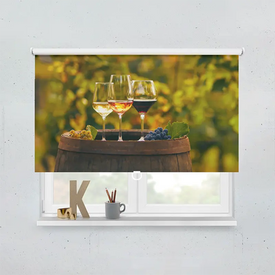 Spring Rollo Motiv Weinprobe Im Weinberg