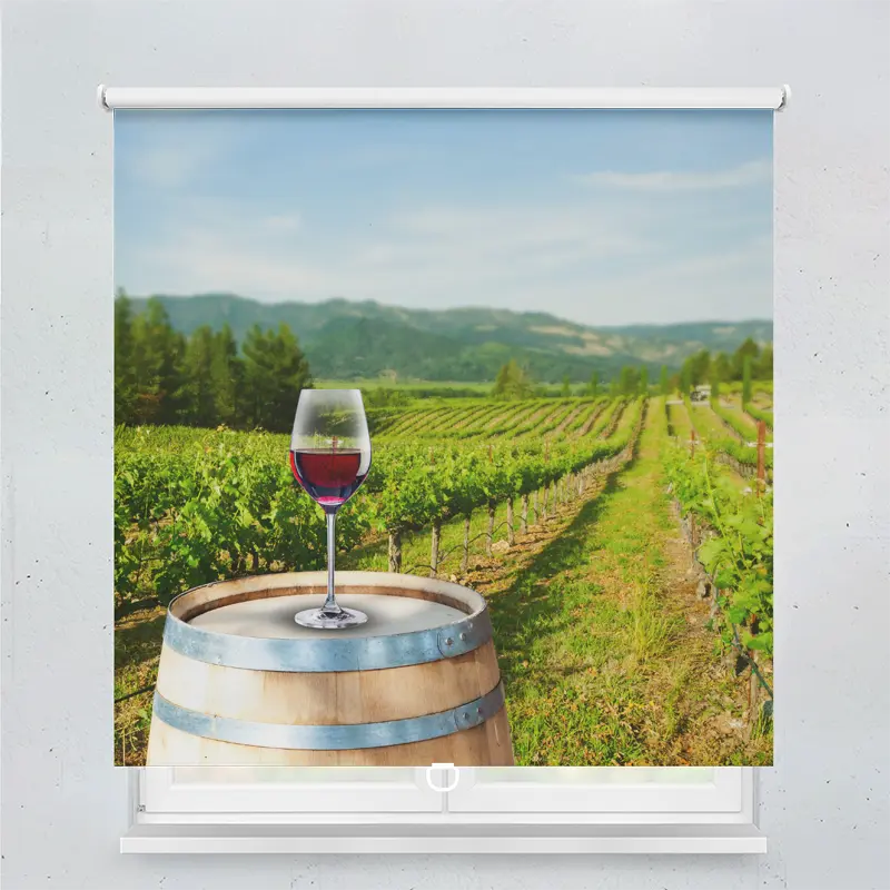 Spring Rollo Motiv Rotwein Im Weinberg