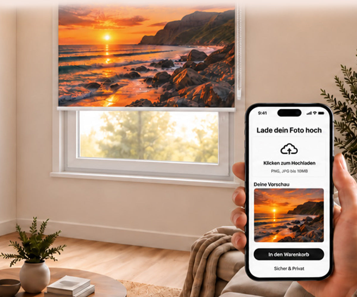 Fotorollo mit individuellem Sonnenuntergangs- und Küstenmotiv im Wohnzimmer – lade dein eigenes Foto hoch und gestalte dein Fotorollo nach Maß bei La-Melle