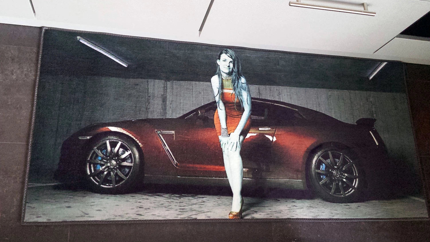 Fototeppich mit eigenem Bild bedruckt von einem Auto Audi TT und einer Frau