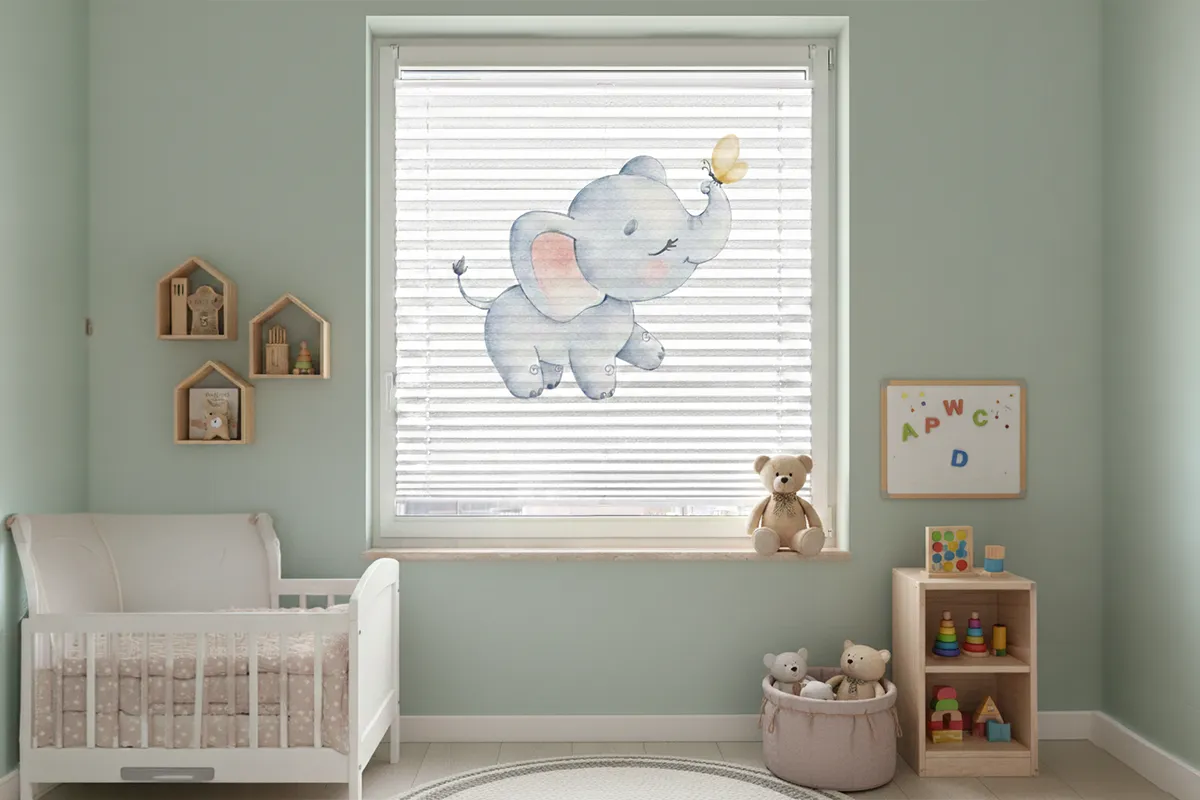 Elefant gedruckt auf einem Plissee in einem Kinderzimmer