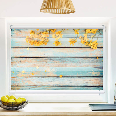 Fotorollo Gelbe Blueten auf Vintage Holz