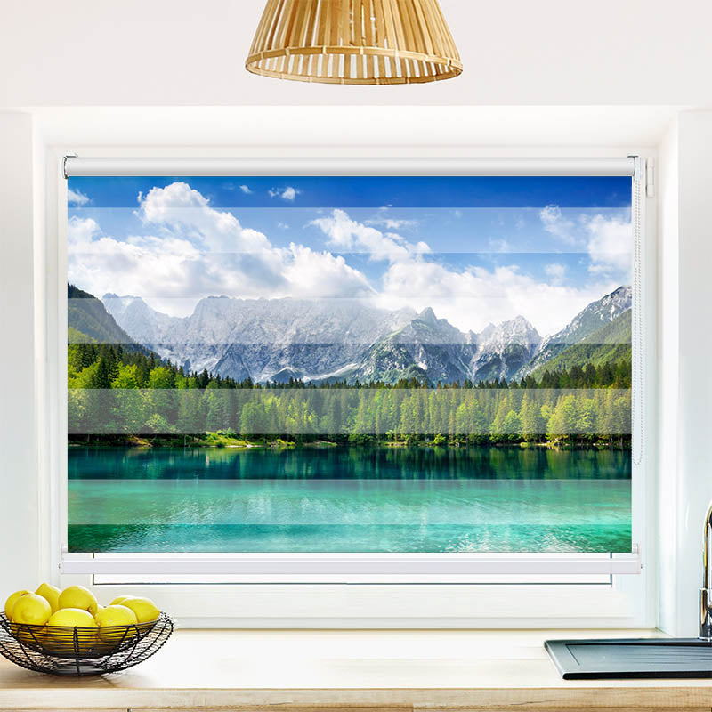 Fotorollo See mit Wald und Bergen