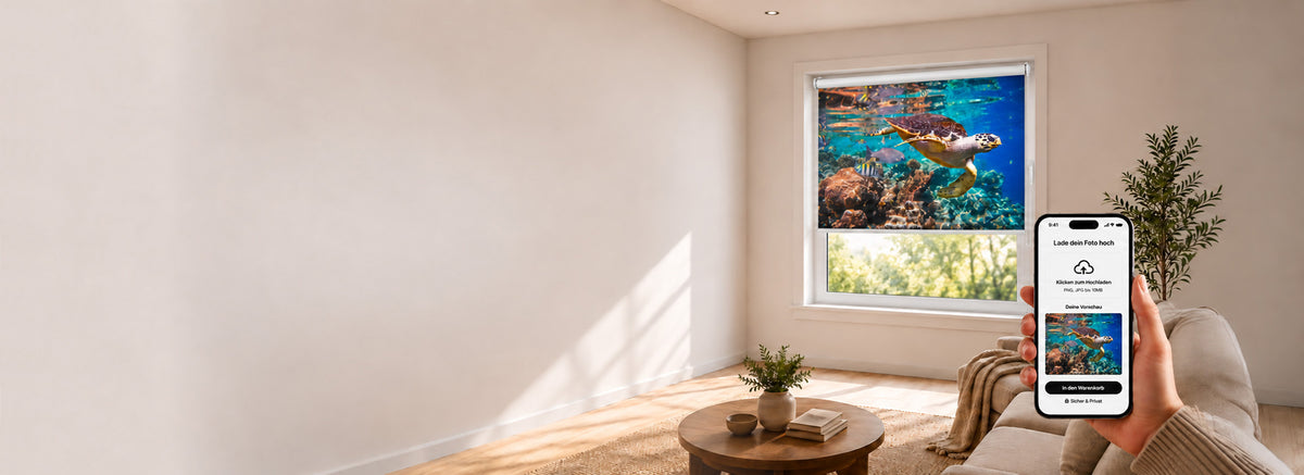 Klemmfix Rollo mit individuellem Korallenriff-Motiv und Schildkröte im Wohnzimmer – lade dein eigenes Foto hoch und gestalte dein Klemmfix Rollo nach Maß bei La-Melle