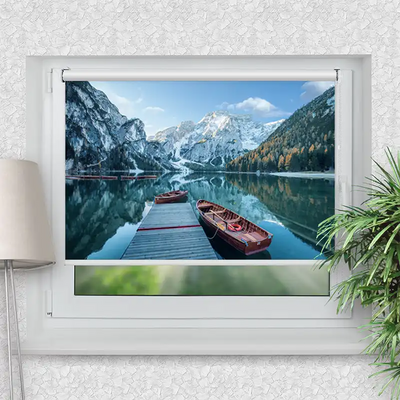 Klemmrollo Steg Mit Booten Im Gebirgssee