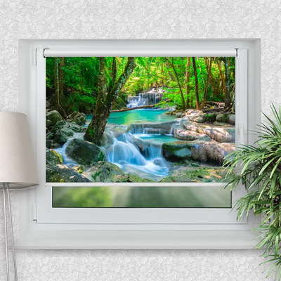 Klemmrollo Wasserfall Im Wald In Thailand