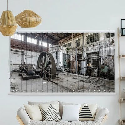 Lamellenvorhang Motiv Grosses Rad In Verlassener Fabrik
