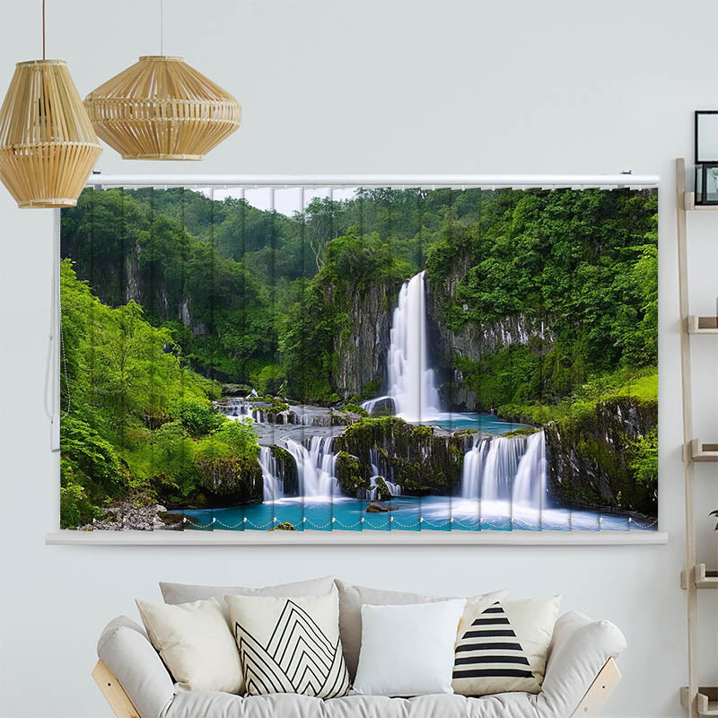 Lamellenvorhang Motiv Wasserfall im Wald