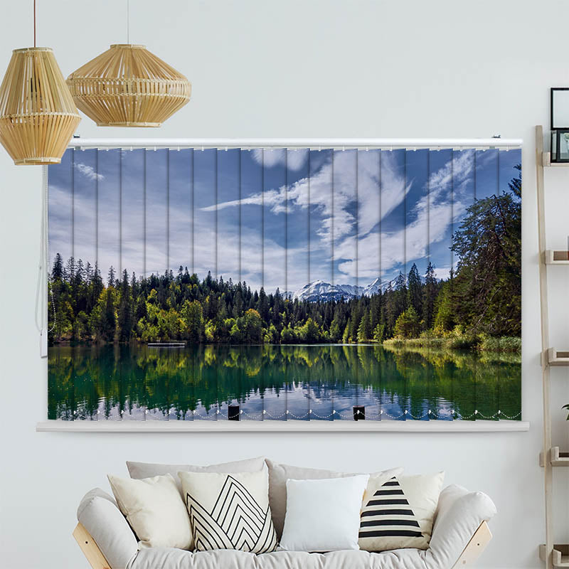 Lamellenvorhang Motiv Bergsee im Wald