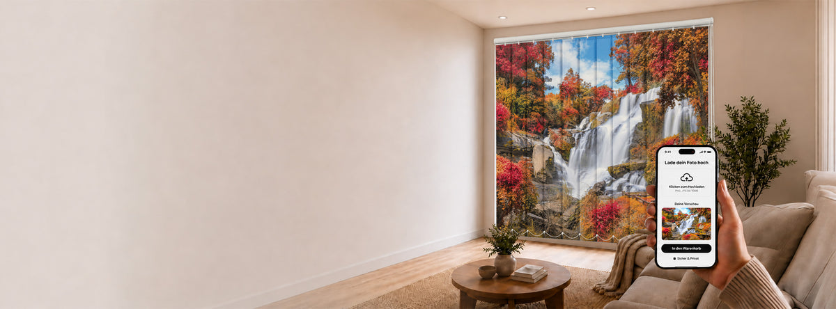 Lamellenvorhang mit individuellem Herbst-Motiv und Wasserfall im Wohnzimmer – lade dein eigenes Foto hoch und gestalte deinen Lamellenvorhang nach Maß bei La-Melle