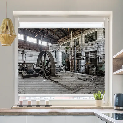 Plissee Motiv Grosses Rad in Verlassener Fabrik