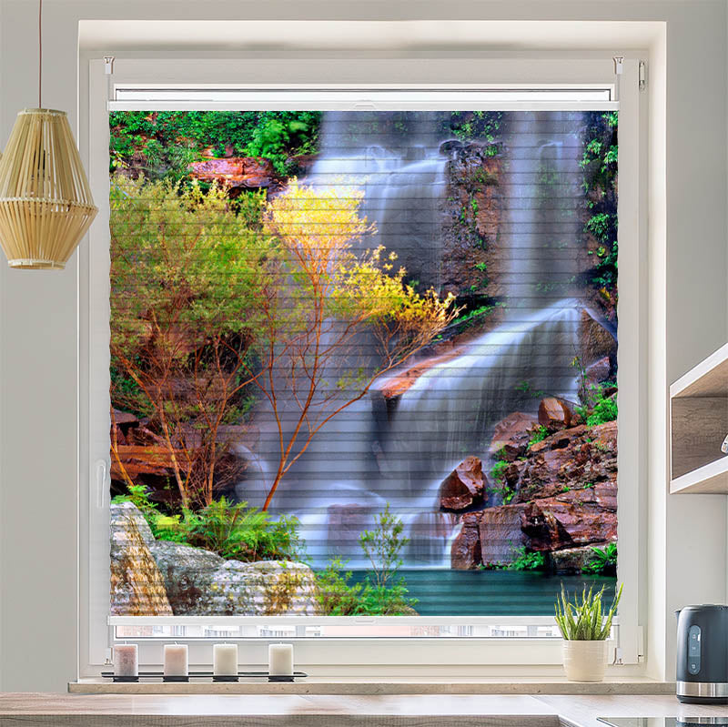 Plissee Motiv Wasserfall im Wald