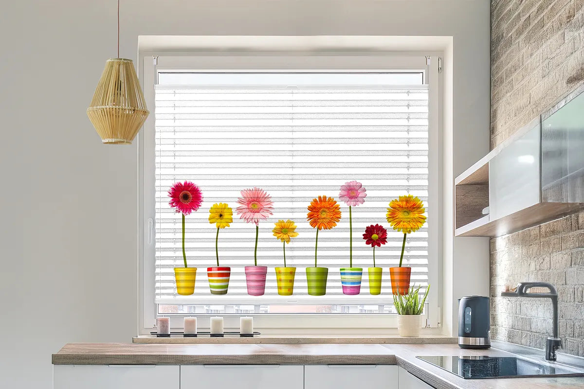 Topfblumen Motiv auf einem Plissee in der Küche