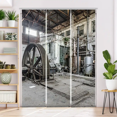 Schiebegardine Motiv Grosses Rad in verlassener Fabrik