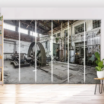 Schiebegardine Motiv Grosses Rad in verlassener Fabrik