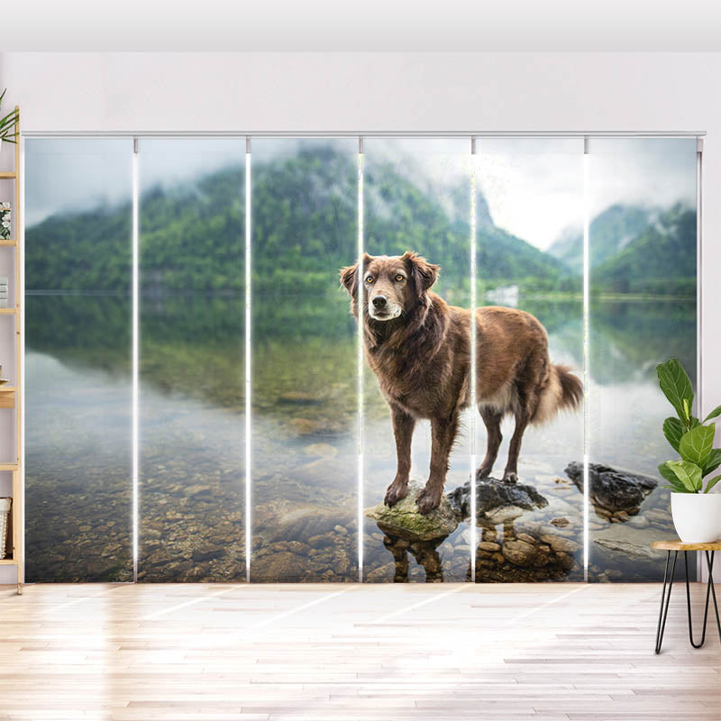Schiebegardine Motiv Hund am Bergsee