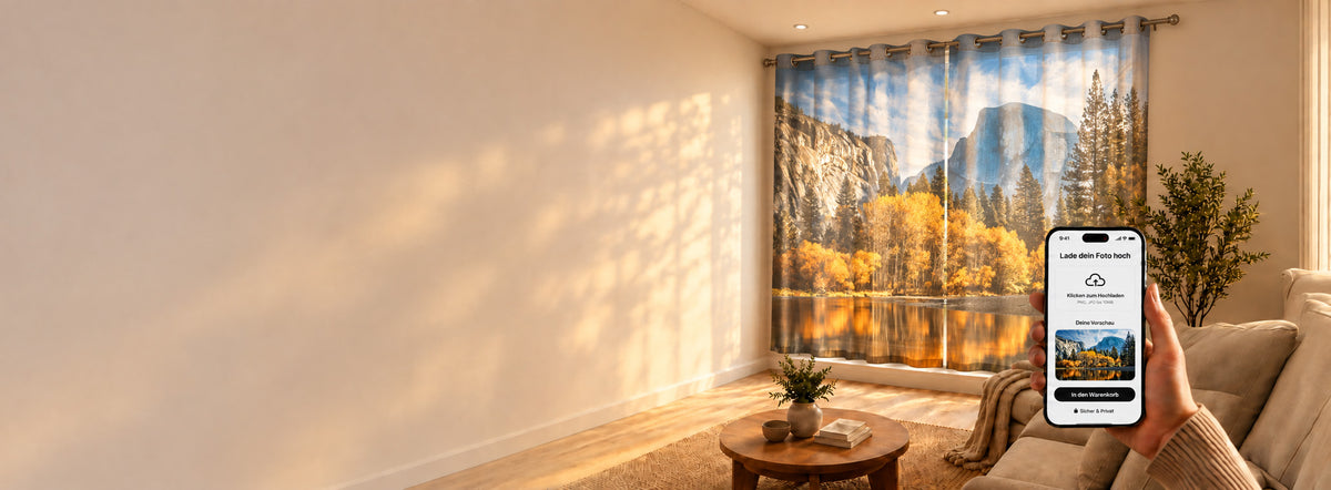 Vorhang mit individuellem Herbst-Motiv und Berglandschaft im Wohnzimmer – lade dein eigenes Foto hoch und gestalte deinen Vorhang nach Maß bei La-Mell