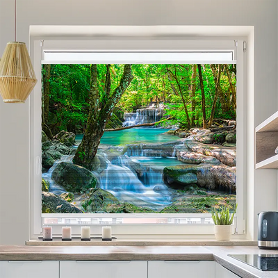 Wabenplissee Motiv Wasserfall im Wald in Thailand