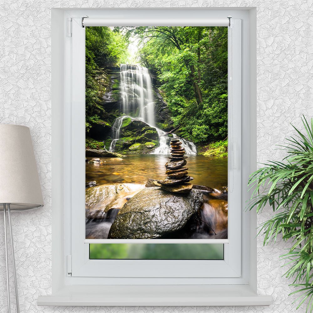 Rollo Motiv "Wald Wasserfall zen stones" - ohne bohren - Klemmrollo bis 150 cm Breite - Klemmfix mit Fotodruck - blickdicht - La-Melle