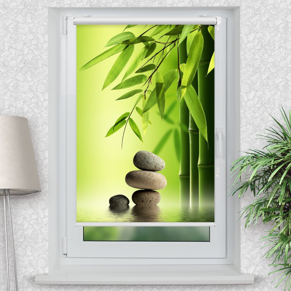 Rollo Motiv "Bambus Steinturm Wasserspiegel" - ohne bohren - Klemmrollo bis 150 cm Breite - Klemmfix mit Fotodruck - blickdicht - La-Melle