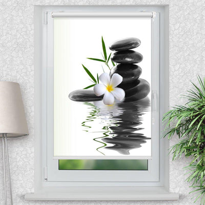 Rollo Motiv Frangipani Steinturm Wasserspiegel - ohne bohren - Klemmrollo bis 150 cm Breite - Klemmfix mit Fotodruck - blickdicht - La-Melle