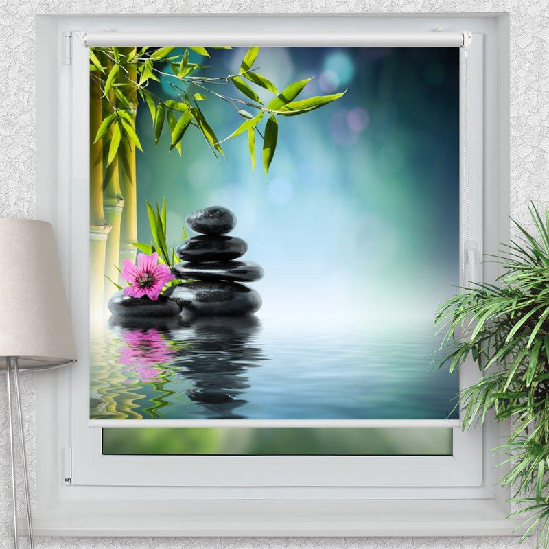 Rollo Motiv "Hibiskus Steine Wasser" - ohne bohren - Klemmrollo bis 150 cm Breite - Klemmfix mit Fotodruck - blickdicht - La-Melle