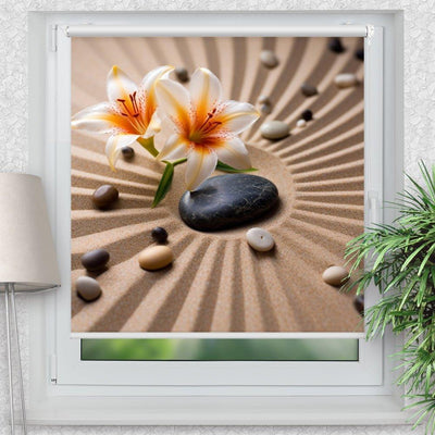 Rollo Motiv Lilien Steine Sand - ohne bohren - Klemmrollo bis 150 cm Breite - Klemmfix mit Fotodruck - blickdicht - La-Melle