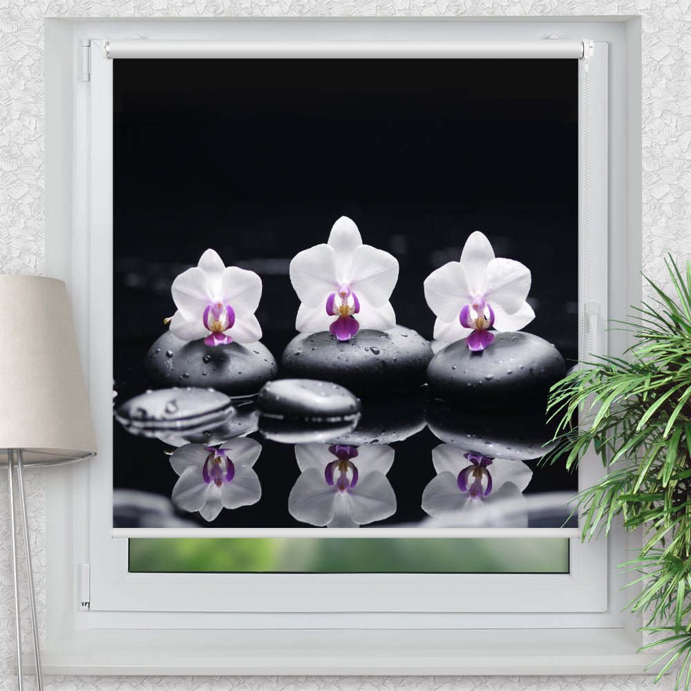 Rollo Motiv "Orchideen Wasser Spiegel Steine" - ohne bohren - Klemmrollo bis 150 cm Breite - Klemmfix mit Fotodruck - blickdicht - La-Melle