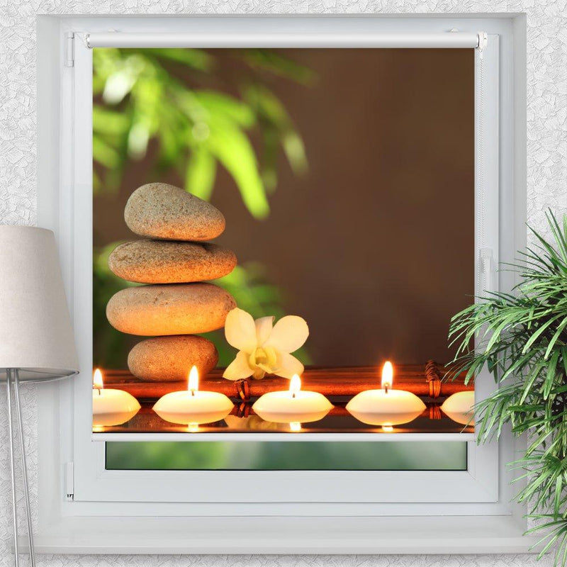 Rollo Motiv "Steinturm Kerzen Orchidee" - ohne bohren - Klemmrollo bis 150 cm Breite - Klemmfix mit Fotodruck - blickdicht - La-Melle